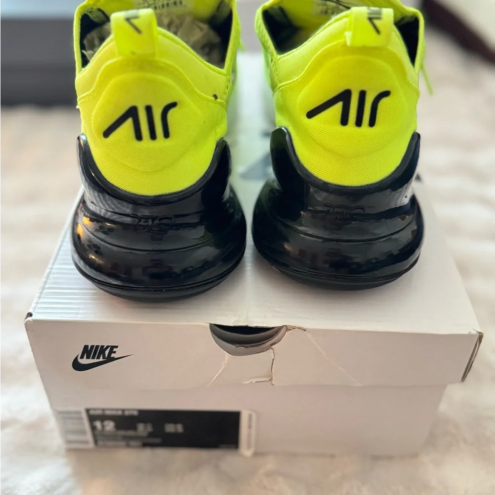 Nike Air Max 270 - Picture 2 of 3